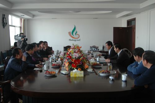 瓜州縣、金塔縣領(lǐng)導(dǎo)來(lái)公司慰問(wèn)