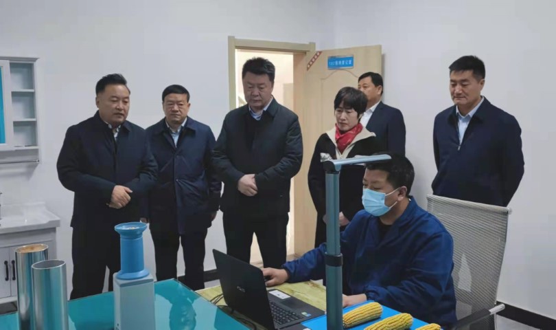 酒泉市政府黨組成員、副市長哈里別克來敦煌種業(yè)調(diào)研指導工作